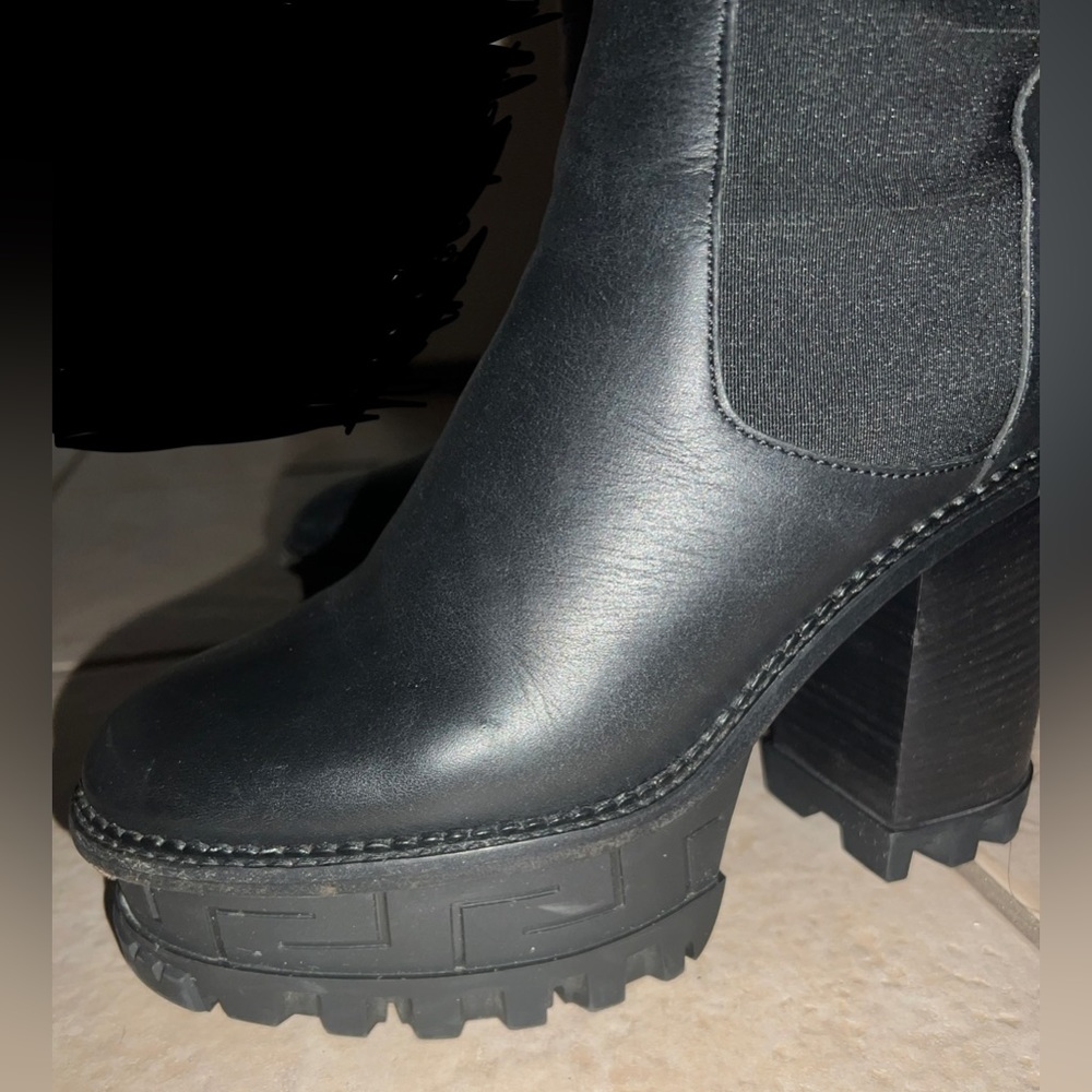 💜🖤💙💚Authentic Versace Boots Greta ! SERIOUS INQUIRIES ONLY!